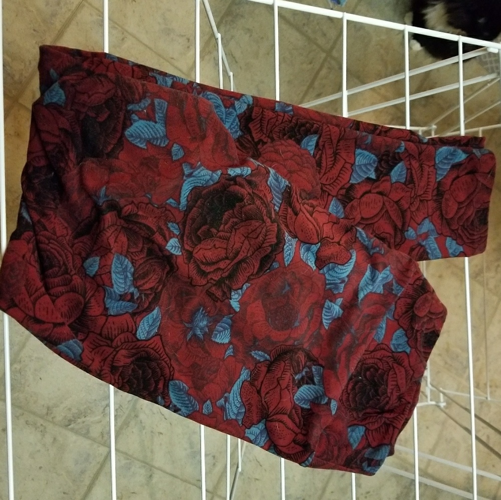 Floral rose TC LuLaRoe legging dark red